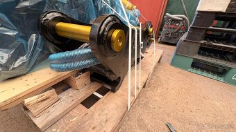 Prodám hydraulický upínač pro JCB 3CX/4CX/100C/90Z/86C/85Z/ - 2