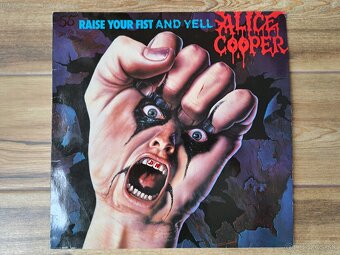 Lp ALICE COOPER - Raise Your Fist and Yell - 2