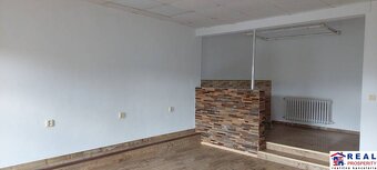 HLAVNÁ: 1.p.- 34,5 m2 - IDEÁLNE na KADERNÍCTVO - VOĽNÉ PRIES - 2