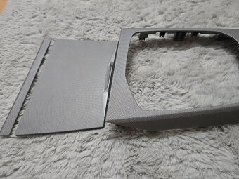 🛠️ Na predaj: Originálna stredová konzola – BMW G20 / G21 - 2