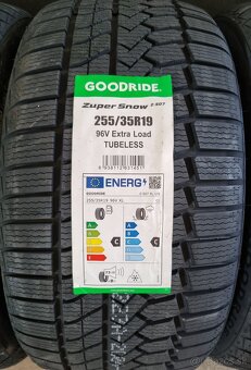 255/35r19 zimne - 2