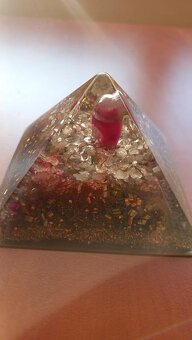 Pyramída orgonit + labuť z mienrálu - 2