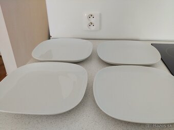 Velke stvorcove taniere,Ikea, rozmer 25x25cm - 2