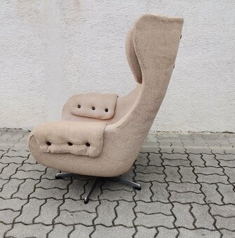 Velke retro otocne kreslo usiak Up Zavody - 2