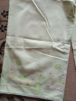 Zelené trojštvrťové nohavice - 2