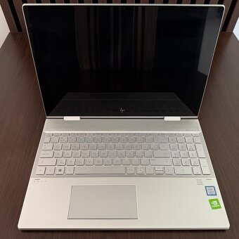 Notebook s dotykovým otočným displejom + príslušenstvo - 2