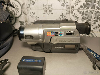 Sony Handycam Vision CCD-TRV408E - 2