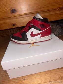 Jordan 1 Mid Alternate Bred Toe (Women's) - 2