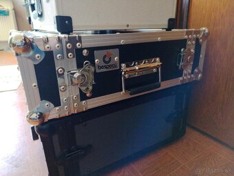 KONC.ZOSILOVAČ + 3U RACK-----400EUR - 2