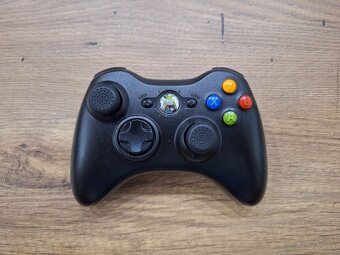 Herný ovládač na Xbox 360 - 2