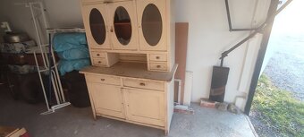 Predám starožitný kredenc - 2