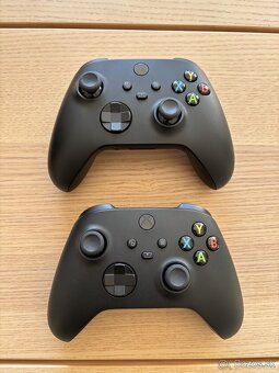 Xbox x series 1TB SSD 2x ovládač , 2x hra - 2