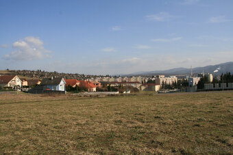 Lukratívny stavebný pozemok v žiadanej lokalite Sarvaška - 2