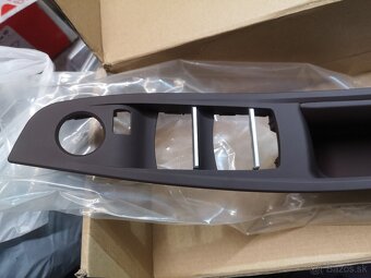 BMW f10 madlo lavých predných dverí - 2