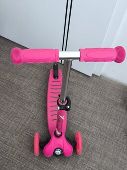 Blikajúca kolobežka - 2