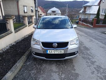 Volkswagen Touran 7-miestný - 2