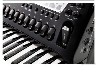 Predám akordeón ROLAND FR 8X - 2