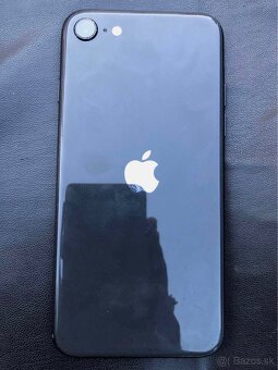 Predám IPhone SE 2020 64GB Black v TOP stave. - 2