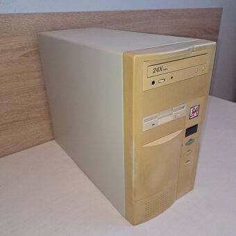 stary pocitac pentium mmx 166 - 2