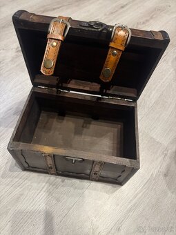 Drevená vintage truhlica - 2