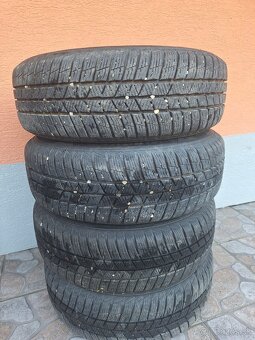 Vw golf zimne pneu. Na diskoch - 2