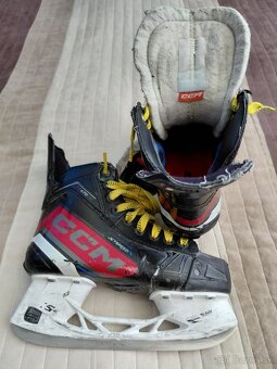 Predám použité hokejové korčule 35 a 65 eur podľa typu a - 2