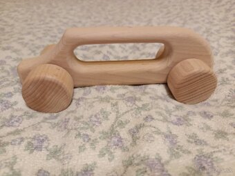 Drevené masážne autíčko - 2