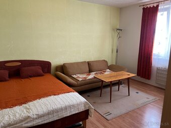 Predám posteľ a obývačkou stenu - 2