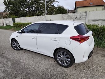 Toyota AURIS Hybrid - 2