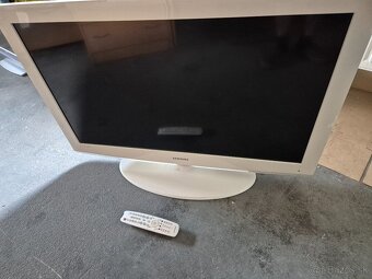 Samsung LE40A455 LED TV - 2