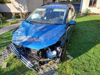 VW Touran 1.5 TSI havarovaný - 2