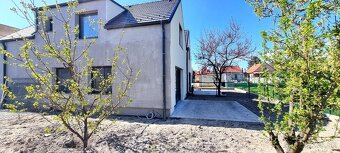 PRÁVE SKOLAUDOVANÝ 5i. RD 118m2 + ZÁHRADA + 2x PARKING / BA. - 2