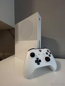 Xbox One S 1TB + 2 ovládače a hry - 2