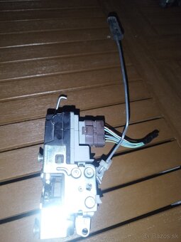 Ford Tranzit connect zámok ľavy predny - 2
