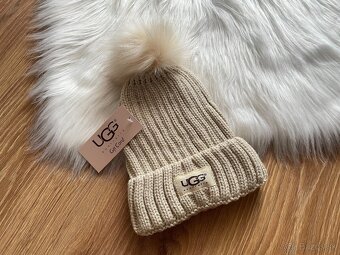 UGG čiapka s brmbolcom - 2