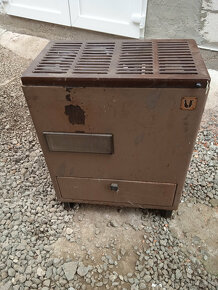 PIECKA NAFTOVKA VIAC KUSOV VHODNA AJ DO POSEDU - 2