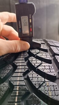 225/50 R17 zimné bridgestone - 2