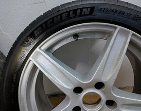 Disky Dezent 7J R17 5x112 s pneumatikami Michelin 225/45 - 2