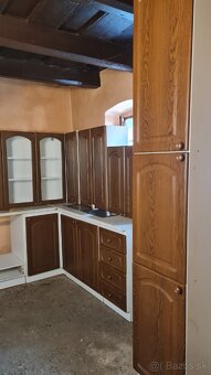 Predám kuchynskú linku 250x183 - 2