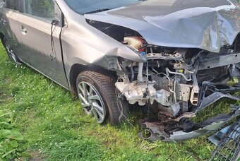 Toyota Auris 1.2T - 2