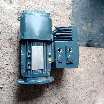 Elektromotory SEW-EURODRIVE 1400 ot, 380V / 230V - 2