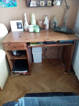 Predám rozťahovací gauč a písací stôl - 2