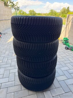 Predám pneumatiky (Nexen 235/40 R18) Zimné - 2
