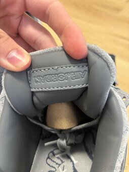Air Jordan 4 kaws - 2