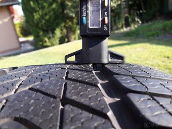 235/40 r19 zimne pneumatiky - 2