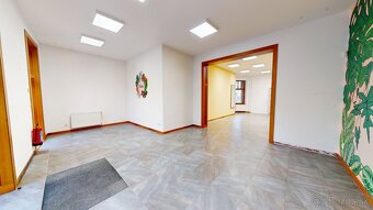 Na prenájom obchodný priestor s parkovaním v centre Trenčína - 2
