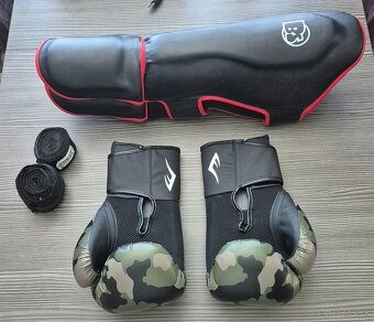 Boxerske rukavice a holene - 2