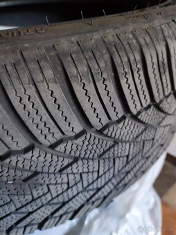 225/40 R19 - 2