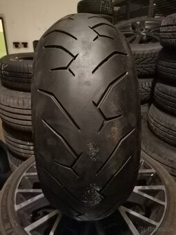 Pneu 240 /45 17 - 2