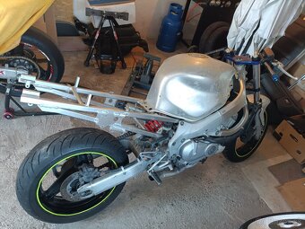 Honda CBR 600 f4 diely - 2